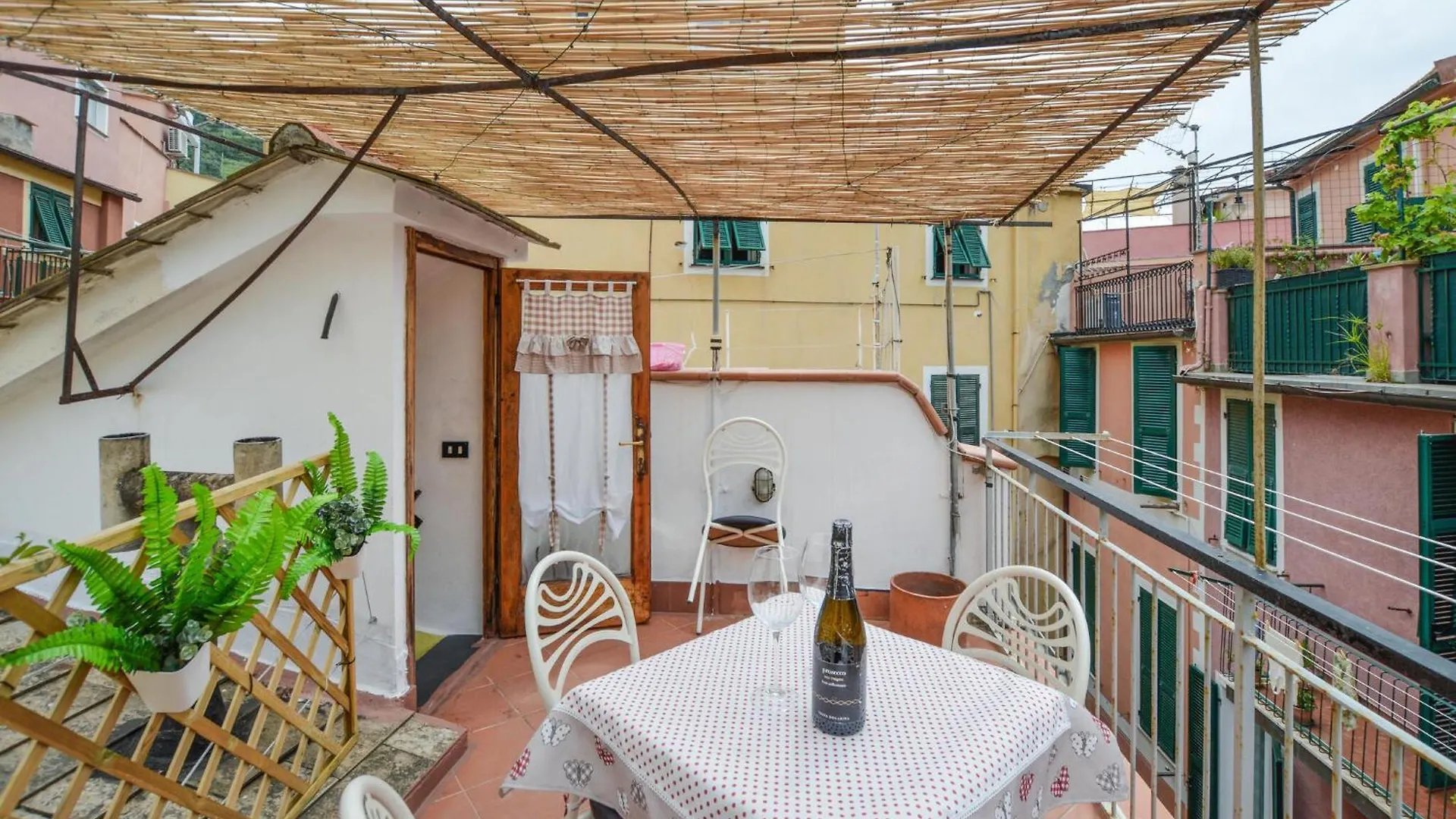 2 Bedroom Awesome Apartment In Monterosso Al Mare Italy